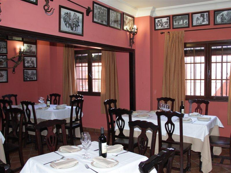 Hostal Pechi Huévar 외부 사진