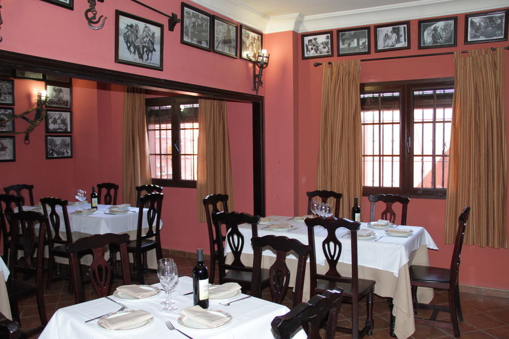 Hostal Pechi Huévar 외부 사진